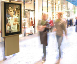 Bild Motion-Display Format DIN A0 in einer Einkaufspassage